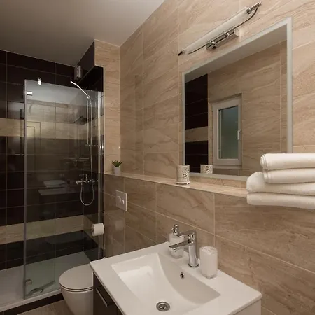 Gostinjska kuća Hadria 4*